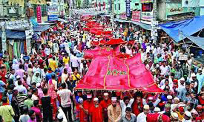 সিলেট শাহজালাল (রহ.) এর গিলাফ ছড়ানোর মধ্যে ওরস শুরু, ভক্তদের ঢল