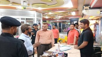 অস্বাস্থ্যকর পরিবেশে খাবার তৈরি: দুটি প্রতিষ্ঠানকে ৮০ হাজার টাকা জরিমানা