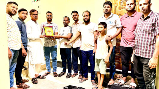 পর্তুগাল প্রবাসী ইকরাম উদ্দিনকে গোটাটিকর ব্রাদার্স ক্লাবের পক্ষ থেকে সম্মাননা ক্রেস্ট প্রদান