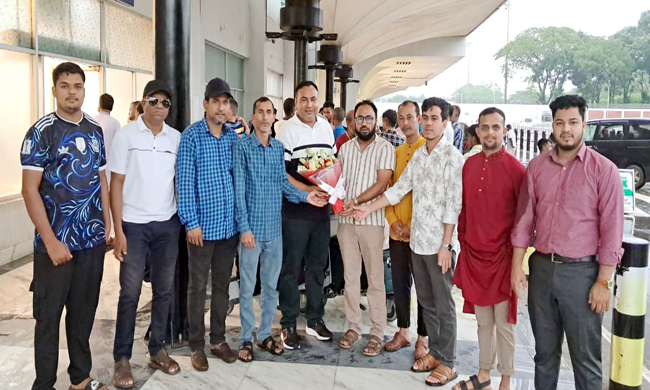 পর্তুগাল বিএনপির যুগ্ম আহবায়ক শামসুজ্জামান জামানকে সিলেট বিমানবন্দরে সংবর্ধনা