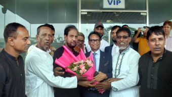 রেড ক্রিসেন্ট সোসাইটির চেয়ারম্যান এম এ সালামকে বিএনপি নেতা আব্দুল খালিকের সংবর্ধনা প্রদান