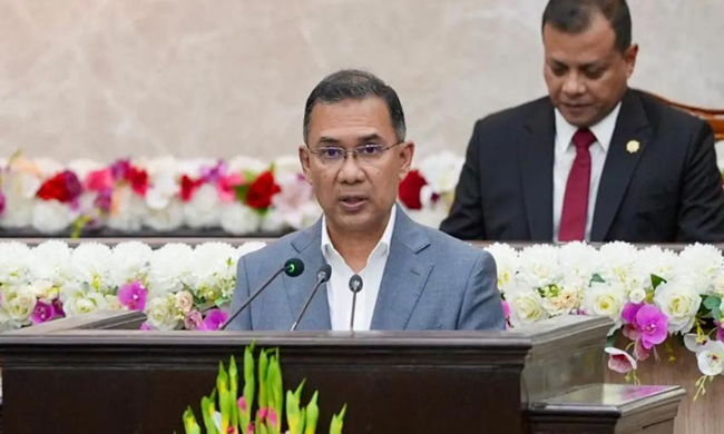 নিরাপত্তার ঘেরাটোপে সরকার প্রধানকে জনগণ থেকে দূরে ঠেলে না দেওয়ার আহ্বান প্রধানমন্ত্রীর
