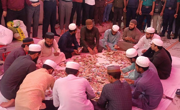 সিলেট শাহজালাল (রহ.) মাজারের দানবাক্সে ৪ দিনেই সাড়ে ১৭ লাখ টাকা, ছিলো স্বর্ণ-বিদেশি মুদ্রাও