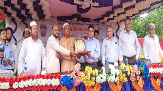 দীর্ঘ ৩৩ বছরের শিক্ষকতা জীবনের ইতি: সিলেটে প্রধান শিক্ষক বুরহান উদ্দিনের বিদায় সংবর্ধনা