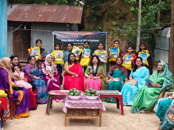 সিলেটে চা শ্রমিক সন্তানদের মধ্যে স্যানেটারি ন্যাপকিন ও শিক্ষা উপকরণ বিতরণ