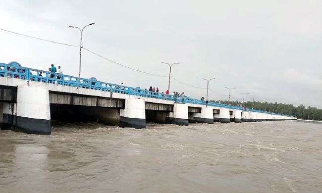 উজানের ঢলে বাড়ছে তিস্তার পানি