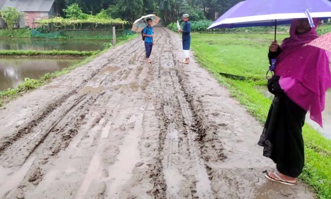কাদার ফাঁদে জাফলং সংযোগপথ, শিক্ষা ও জনজীবনে চরম দুর্ভোগ
