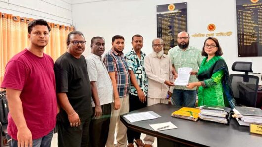 সিলেটে সাংবাদিক তুরাব হত্যার দ্রুত বিচারের দাবিতে জেলা প্রশাসককে স্মারকলিপি প্রদান