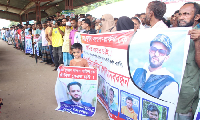 কান্না থামছে না পরিবারের,  অপহরণের ১২ দিন পেরিয়ে গেলেও উদ্ধার হয়নি সাকিব