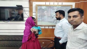 ফেলে যাওয়া থেকে মায়ের কোলে. শিশু