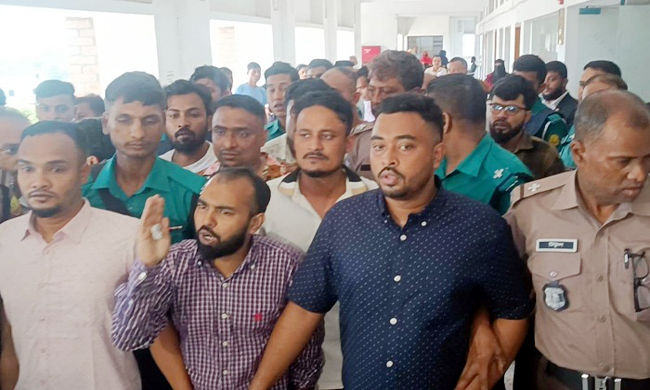 এম‌সি কলেজ ছাত্রাবাসে সংঘবদ্ধ ধর্ষণ: রায় পড়া শুরু, আদালতে আসামিরা