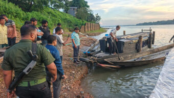 জাফলংয়ে অবৈধ বালু উত্তোলনের বিরুদ্ধে প্রশাসনের অভিযান, ৬ হাজার ঘনফুট বালু জব্দ