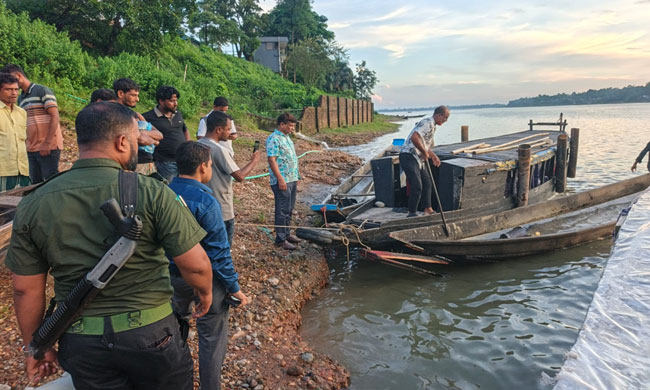 জাফলংয়ে অবৈধ বালু উত্তোলনের বিরুদ্ধে প্রশাসনের অভিযান, ৬ হাজার ঘনফুট বালু জব্দ