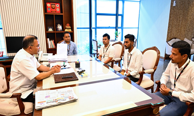 জুলাই যোদ্ধা আজিজুরের জীবনসংগ্রামের গল্প শুনলেন প্রধানমন্ত্রী