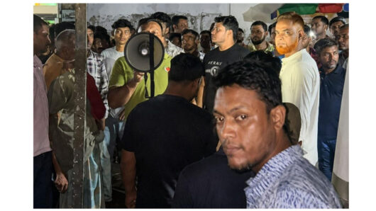 চুরি-ছিনতাই রোধে রাত জেগে পাহারায় গোটাটিকর ব্রাদার্স ক্লাব ও এলাকাবাসীর