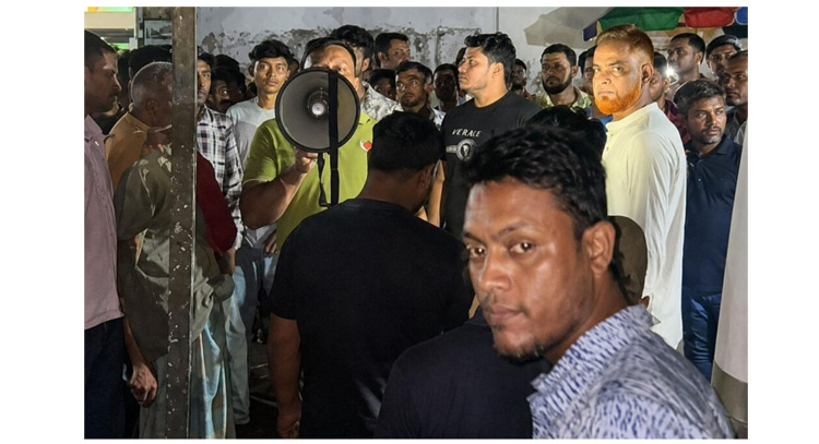 চুরি-ছিনতাই রোধে রাত জেগে পাহারায় গোটাটিকর ব্রাদার্স ক্লাব ও এলাকাবাসীর