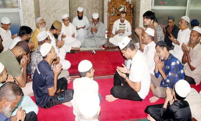 বিএনপি নেতা খোকনের সুস্থতা কামনায় ১৭নং ওয়ার্ড কাজীটুলা যুব সমাজের দোয়া মাহফিল