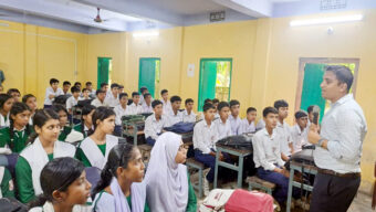 শ্রীমঙ্গলে শিক্ষার্থীদের নিয়ে উপজেলা প্রশাসনের বইপড়া উৎসব