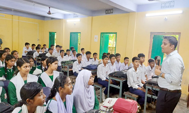শ্রীমঙ্গলে শিক্ষার্থীদের নিয়ে উপজেলা প্রশাসনের বইপড়া উৎসব