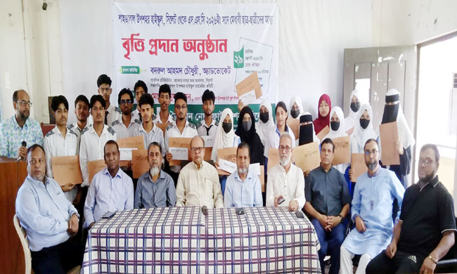 শাহজালাল উপশহর হাই স্কুলে এসএসসি মেধাবী শিক্ষার্থীদের মাঝে তৈয়মুন নেছা ফাউন্ডেশনের বৃত্তি প্রদান