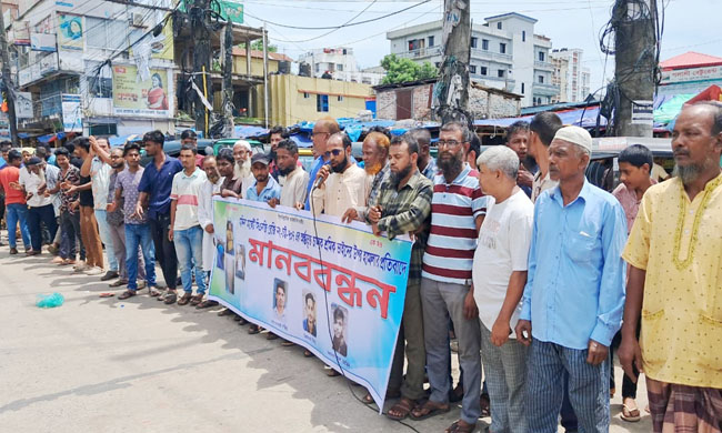 সিএনজি শ্রমিকদের উপর হামলার প্রতিবাদে ও হামলাকারীদের গ্রেফতারের দাবিতে মদিনা মার্কেট মানববন্ধন