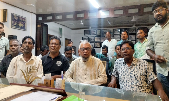 চা শ্রমিকদের ৮ দফা দাবি বিশেষ তদন্ত টিম গঠনের কথা জানালেন শ্রমমন্ত্রী