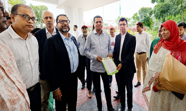 গৃহায়ণ ও গণপূর্ত মন্ত্রী জাকারিয়া তাহেরের কাছে গণদাবী ফোরামের স্মারকলিপি প্রদান