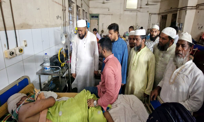 সিলেটে দুর্ঘটনায় আহতদের দেখতে ওসমানী হাসপাতালে মহানগর জামায়াত নেতৃবৃন্দ