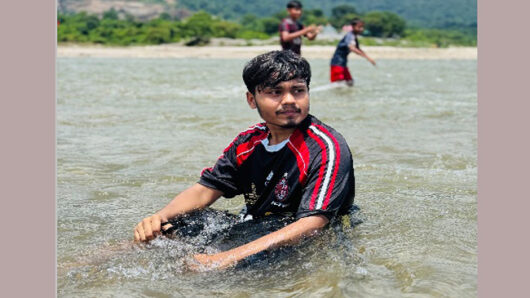 সিলেট সাদাপাথর বন্ধুদের সঙ্গে ঘুরতে এসে কলেজ ছাত্র রিফাতের মৃত্যু