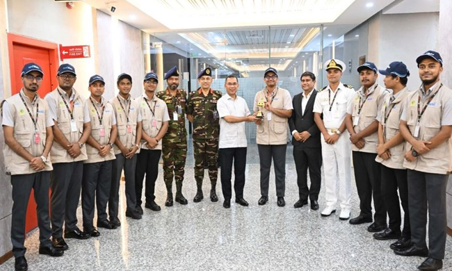 বিশ্বজয়ী আন্ডারওয়াটার ড্রোন নির্মাতাদের পাশে থাকার আশ্বাস প্রধানমন্ত্রীর