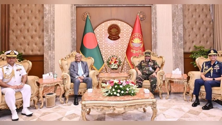 রাষ্ট্রপতির সঙ্গে তিন বাহিনী প্রধানের সাক্ষাৎ