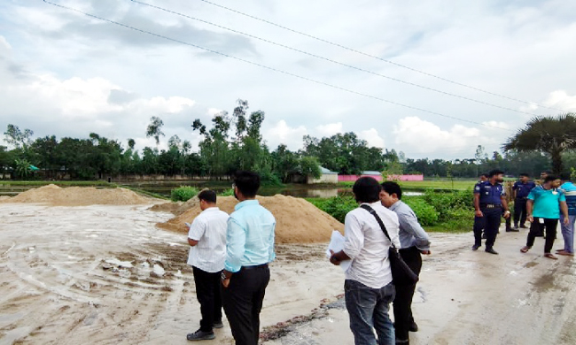 শ্রীমঙ্গলে অভিযানে এক্সক্যাভেটর ও ৮ হাজার ঘনফুট বালু জব্দ