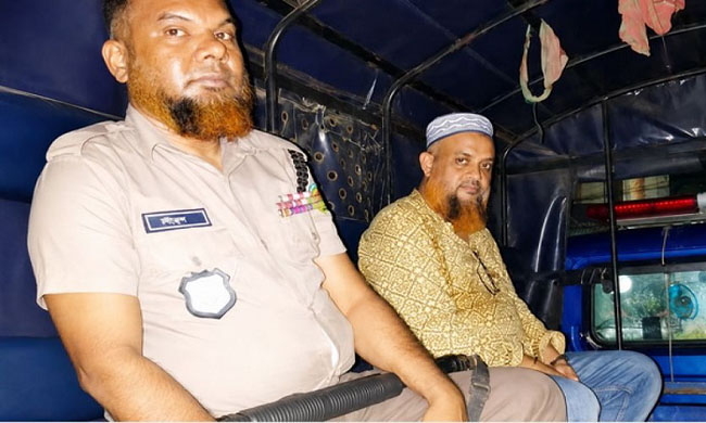 ঢাকায় গ্রেপ্তার হওয়া আওয়ামী লীগ নেতা পল্লবকে নিয়ে সিলেটের পথে পুলিশ