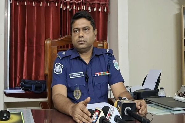মুন্নির মৃত্যু নিয়ে থানার ভারপ্রাপ্ত কর্মকর্তা (ওসি) মনিরুজ্জামানে এক সংবাদ সম্মেলন