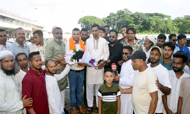ফ্রান্স প্রবাসী ও যুবদল নেতা আলী আহসান আফতাব স্বদেশ প্রত্যাবর্তন উপলক্ষে বিমানবন্দরে এক জমকালো সংবর্ধনা