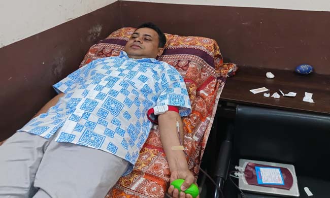 রক্তের সংকটে প্রসূতির পাশে ইউএনও, নিজেই দিলেন রক্ত গোয়াইনঘাটে মানবিকতার দৃষ্টান্ত
