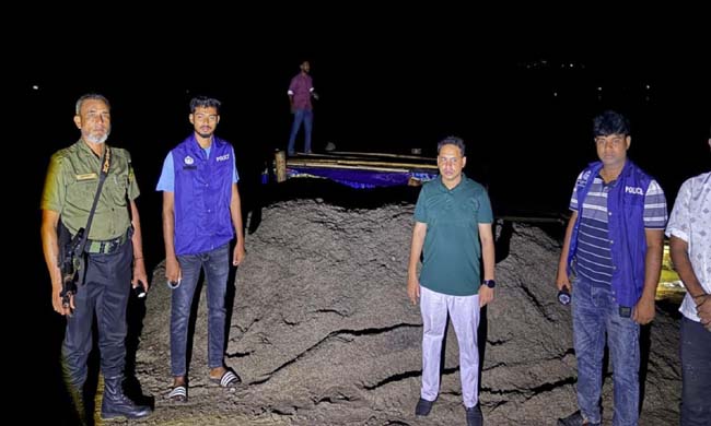 গভীর রাতে জাফলংয়ে অভিযান, ১০ নৌকা ধ্বংস ও বালু জব্দ