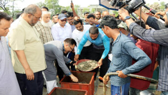 সিলেটে সুরমার তীর প্রতিরক্ষা কাজের উদ্বোধনকালে খন্দকার মুক্তাদির