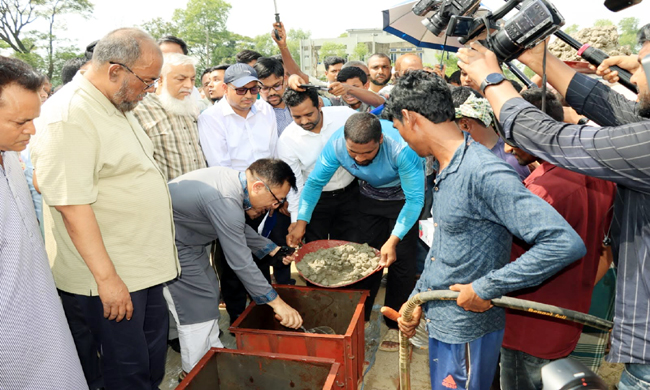 সিলেটে সুরমার তীর প্রতিরক্ষা কাজের উদ্বোধনকালে খন্দকার মুক্তাদির