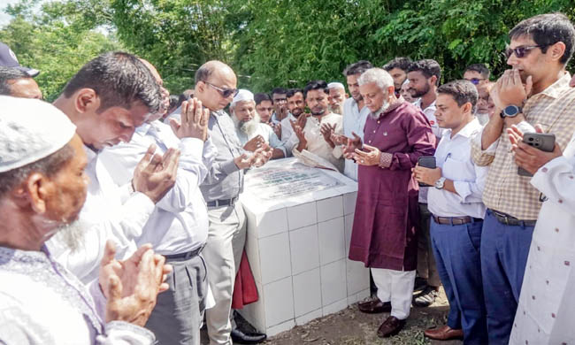শিক্ষার পাশাপাশি দক্ষতা অর্জনে গুরুত্ব দিতে হবে: মন্ত্রী আরিফুল হক চৌধুরী