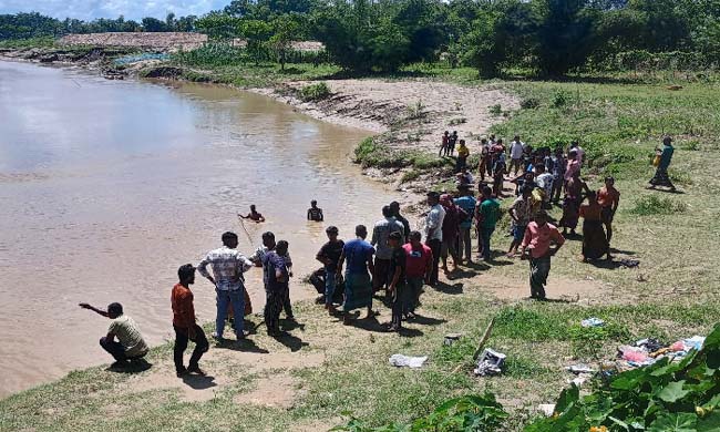 মৌলভীবাজারে নিয়ন্ত্রণ হারিয়ে নদীতে টমটম, চালক নিখোঁজ