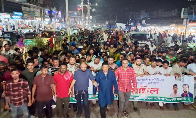 সিলেট জেলা ও মহানগর যুবদলের নবগঠিত কমিটিকে স্বাগত জানিয়ে মদিনা মার্কেটে আনন্দ মিছিল