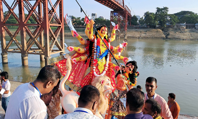 সিলেটে প্রতিমা বিসর্জনের মধ্য দিয়ে শেষ হলো শারদীয় দুর্গোৎসব