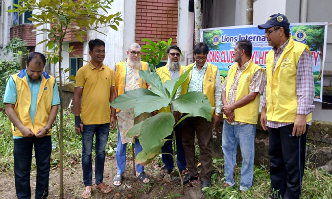 ঝরনারপার এলাকায় লায়ন্স ক্লাব অব সিলেট হলি সিটির বৃক্ষরোপণ কর্মসূচি পালন