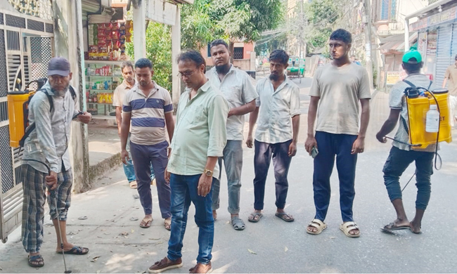 ১১নং ওয়ার্ডে মির্জা সম্রাটের উদ্যোগে ডেঙ্গু প্রতিরোধ ও মশা নিধন অভিযান