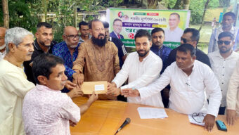 ওসমানীনগরে পুজা মন্ডপে পররাস্ট্র প্রতিমন্ত্রী-১ হুমায়ূন কবিরের উপহার বিতরন