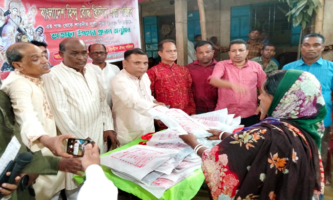 বাংলাদেশ হিন্দু বৌদ্ধ খ্রিস্টান ঐক্য পরিষদ জালালাবাদ থানা শাখা কতৃক দূর্গাপুজা’য় উপহার সামগ্রী বিতরন