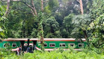 বগির হুক ছিঁড়ে ৪ ঘন্টা লাউয়াছড়ায় আটকা সিলেট থেকে ছেড়ে যাওয়া ট্রেন