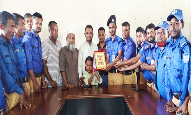 গোয়াইনঘাট প্রেসক্লাব সম্পাদক কে.এম. লিমনকে গ্রাম পুলিশের সংবর্ধনা