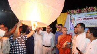 ফানুস উড়িয়ে সিলেট বৌদ্ধ বিহারে প্রবারণা পূর্ণিমা উদযাপন